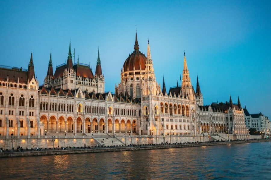 Budapest: Danube River Cruise with Dinner and Prosecco - Live Music and Dancers: The Performance Factor That Turns Sightseeing Into Memory