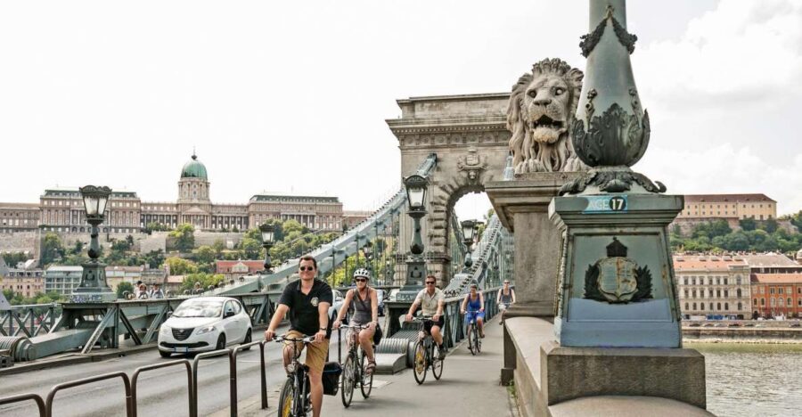 Budapest: Danube River Views Bike Ride - St. Stephen’s Basilica, Parliament, and Liberty Square on One Flow