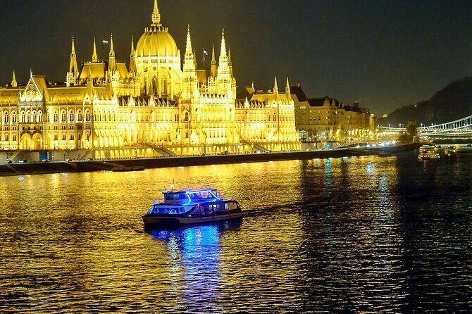 Budapest Danube Sightseeing Cruise with Unlimited Drinks - Danube Views Plus Unlimited Drinks in One Hour