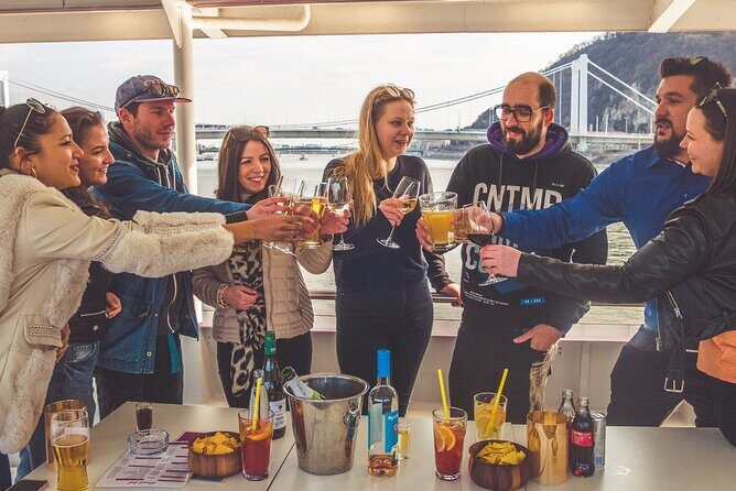 Budapest Danube Sightseeing Cruise with Unlimited Drinks - Buda Side Icons: Fisherman’s Bastion and Buda Castle Views