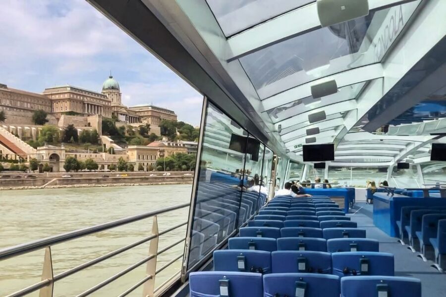 Budapest: Daytime Sightseeing Boat Cruise - The welcome drink and the Duna Bella lemonade (what you actually get)