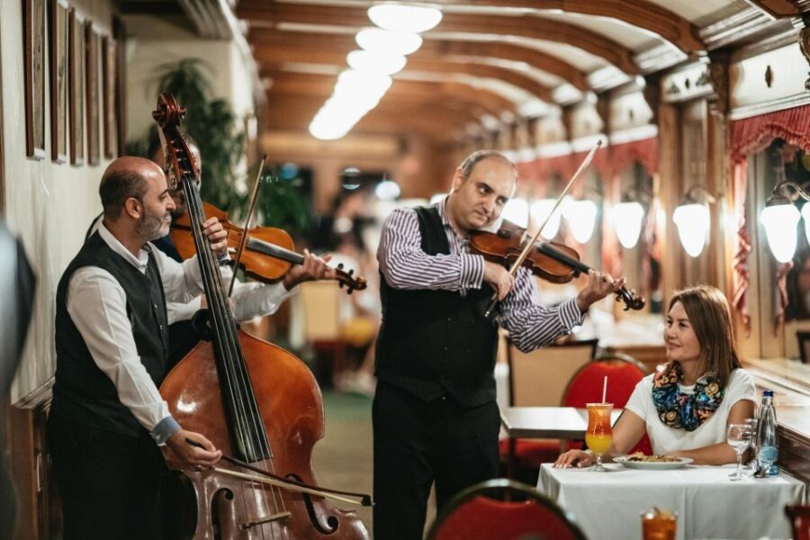 Budapest: Dinner Cruise with Live Music and Folk Dance Show - Live Hungarian music and the cimbalom: the sound is the hook