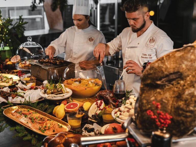 Budapest: Dinner Cruise with Live Music & Unlimited Drinks - The Danube route: what you see in 2.5 hours