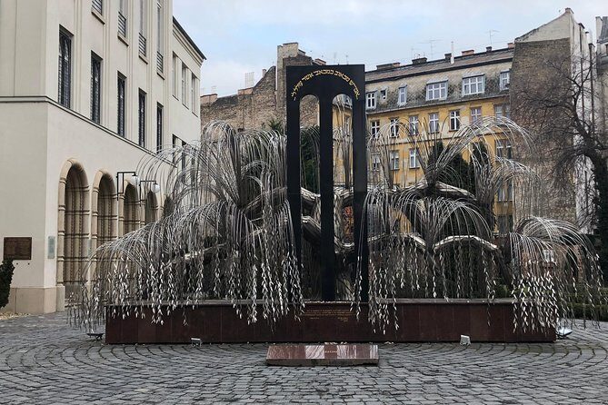 Budapest Dohany, Heroes', Rumbach synagogues & Jewish Ghetto Tour - Raoul Wallenberg Memorial Park: the ghetto, the helpers, and the cemetery