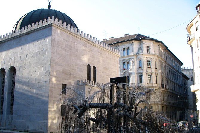 Budapest Dohany Synagogue & Hungarian Jewish Museum & free extras - Stop 2: Raoul Wallenberg Memorial Park and the Holocaust Cemetery