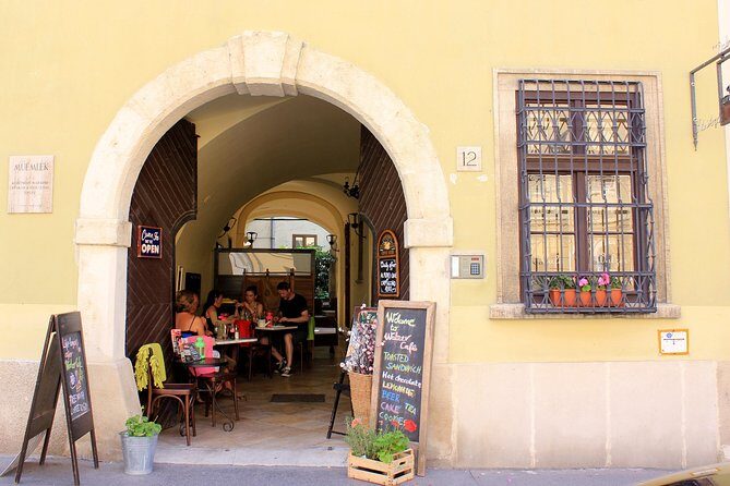 Budapest E-bike Tour - Coffee and dessert: the small inclusion that makes it feel complete