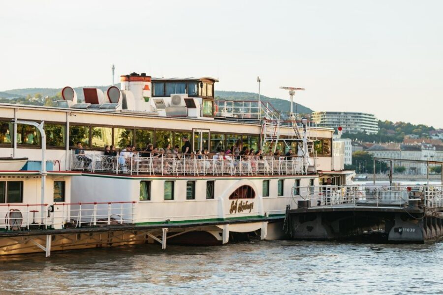 Budapest: Evening Cruise including Drink Options - The Drink Options: Wine, Beer, Soft Drinks, and How Ordering Works