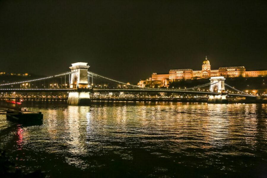 Budapest: Evening Cruise including Drink Options - Who This Cruise Is Best For (and Who Might Want Something Different)
