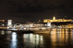 Budapest Evening Cruise with Entertainment and Drink Options - Live Music by Rajko Folk Orchestra: Fun, but Not Always Quiet