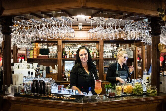 Budapest Evening Cruise with Entertainment and Drink Options - Comfort, Crowds, and the Real-Life Photo Tips