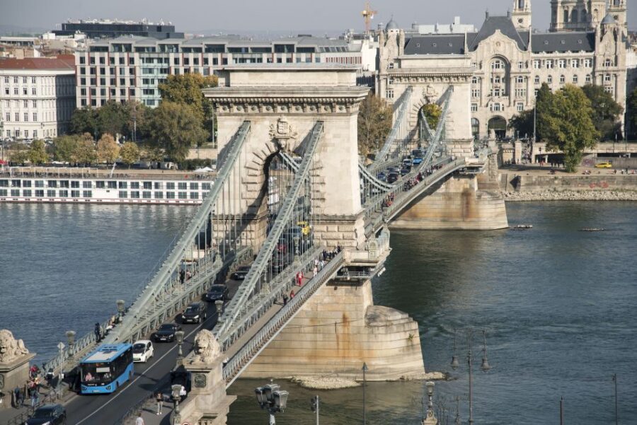 Budapest: Grand City Tour with Parliament Visit - Crown Jewels photos, lighting, and how to get the best inside experience