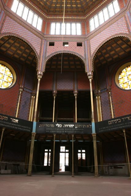 Budapest Grand Half-Day Jewish Heritage Tour - Guides and pacing: what makes the experience click