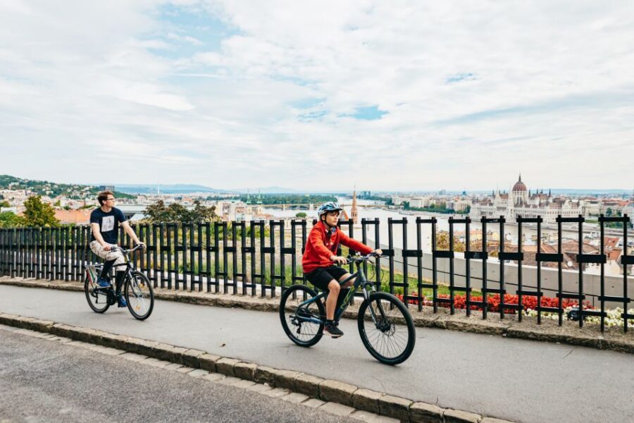 Budapest: Grand Sightseeing Bike Tour - Quick hits before you pedal