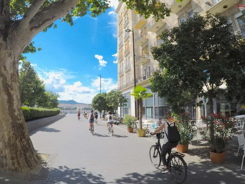 Budapest: Guided Bike & E-bike Tour with a Goulash - Why Budapest looks better from a bike lane