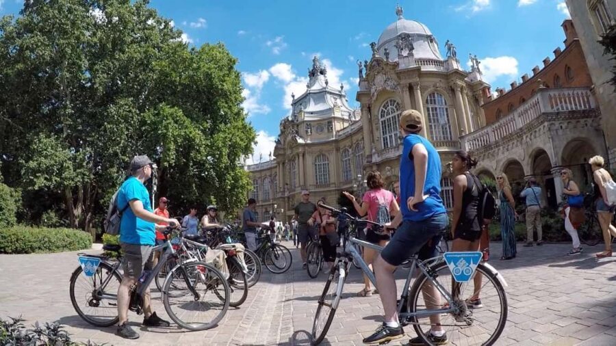 Budapest: Guided Bike & E-bike Tour with a Goulash - Vajdahunyad Castle and Városliget: park scenery before the intensity