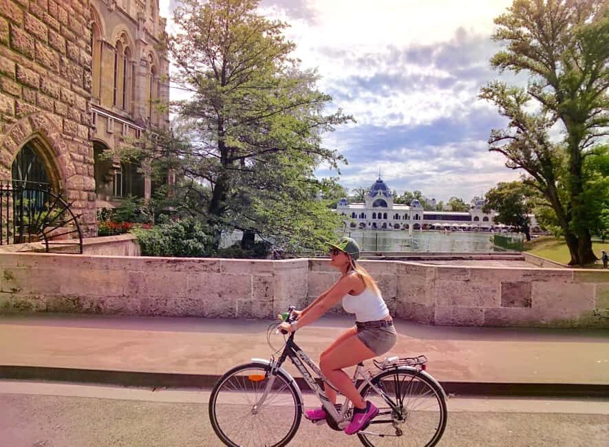 Budapest: Guided Bike & E-bike Tour with a Goulash - The goulash lunch stop: why the timing feels right