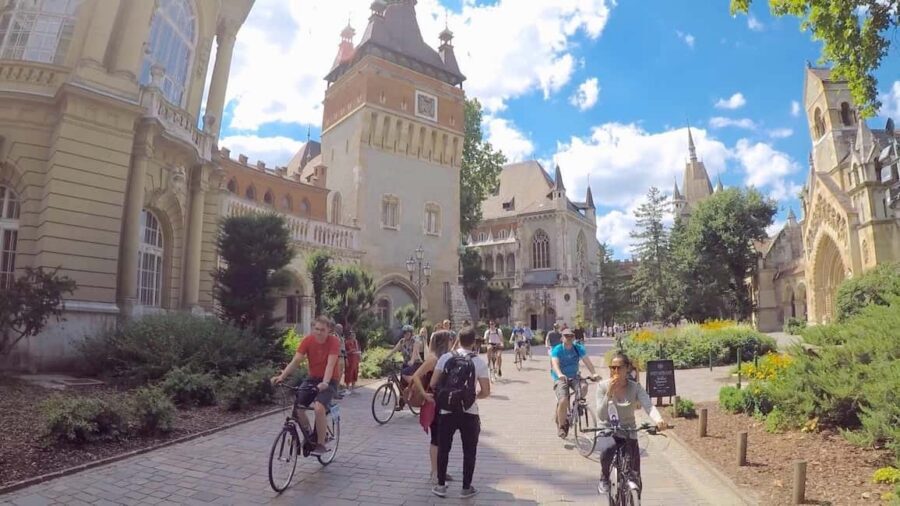 Budapest: Guided Bike & E-bike Tour with a Goulash - Parliament, St. Stephen’s Basilica, and Chain Bridge: seeing the icons in motion