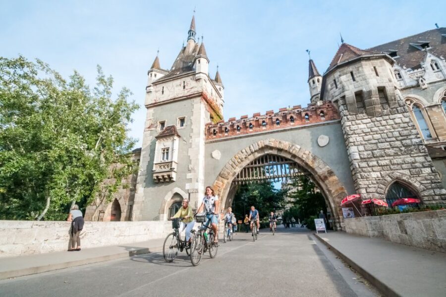 Budapest: Guided City Discovery Bike Tour - How the ride actually feels: pace, safety, and who the route fits
