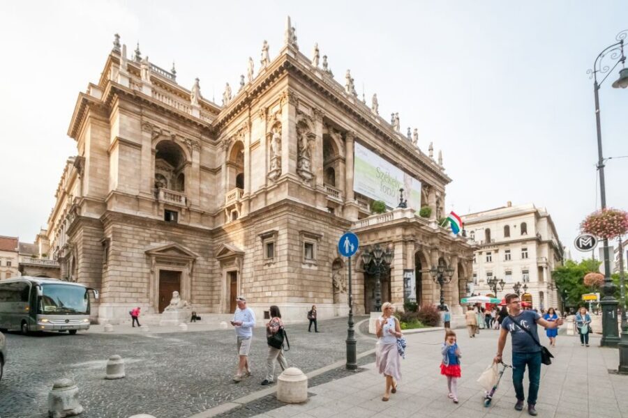 Budapest: Guided City Discovery Bike Tour - Opera photo stop and the Chain Bridge view you’ll remember