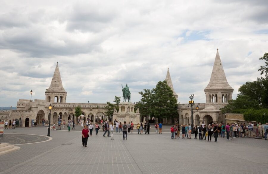 Budapest: Guided City Tour by E-Bike - City Park, Vajdahunyad Castle, and Széchenyi Thermal Bath (4-Hour Option)