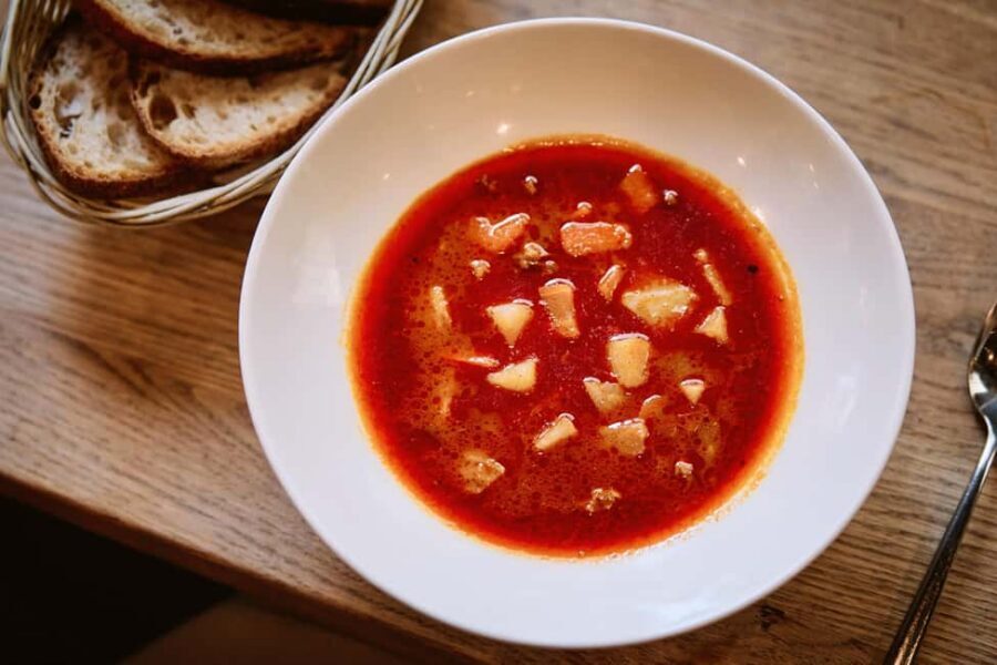 Budapest Guided Food Walking Tour with Drinks Included - District 7 on Foot: From the Jewish Quarter to Andrassy Avenue