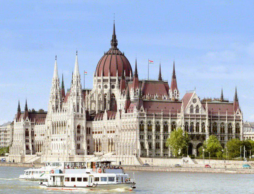 Budapest: Guided Tour of the Parliament Building in Spanish - Kossuth Lajos Square and the Ferenc Rákóczi statue start