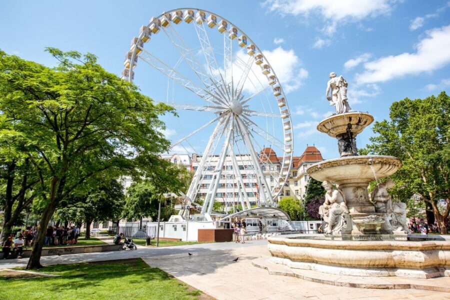 Budapest: Guided Walking Tour of Pest - From Chain Bridge to the Danube Bank: Budapest’s Signature Views