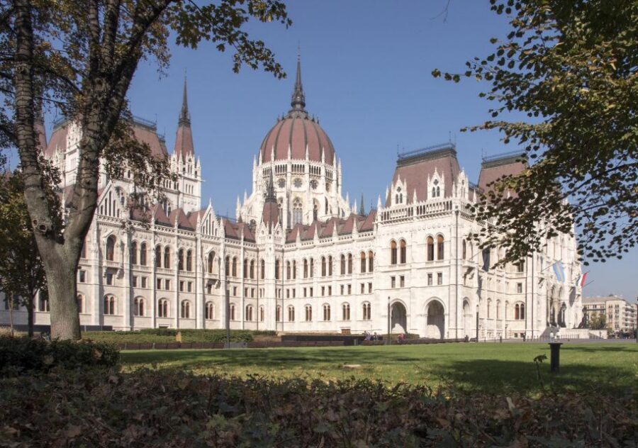 Budapest: Guided Walking Tour of Pest - Where You Meet: Molnár’s Kürtőskalács in the Middle of the Action
