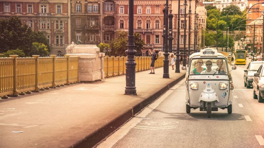 Budapest: Half-Day Exclusive Highlights Private Tour - Hotel pickup and a route you can steer in real time