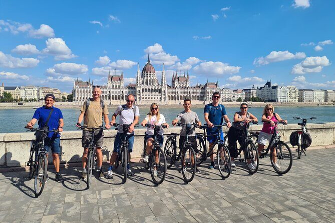 Budapest Highlights Bike Tour with a local guide - Bridges and Castle Garden: Danube views you’ll actually plan around