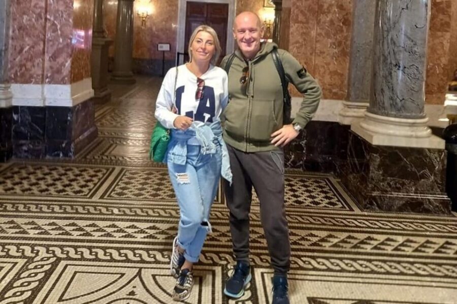 Budapest : Highlights & Hidden Gems Walking Tour - Shoes on the Danube Bank memorial: a pause that lands