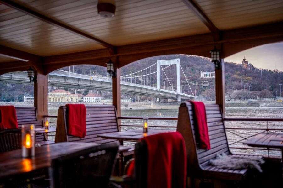 Budapest: Historic Cruise with Welcome Drink - The 1-Hour Danube Route: What You See at Each Stop