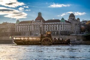 Budapest: Historic Cruise with Welcome Drink - Why This Cruise Works as Your First-Time Budapest Move