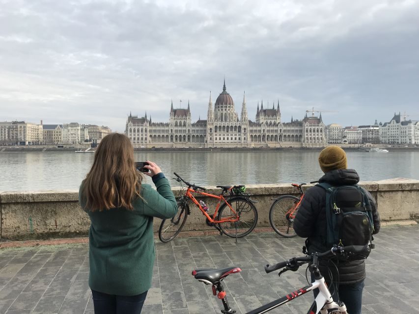 Budapest: Historic Downtown Bicycle Ride with Scenic Views - The meeting point and how to start without stress