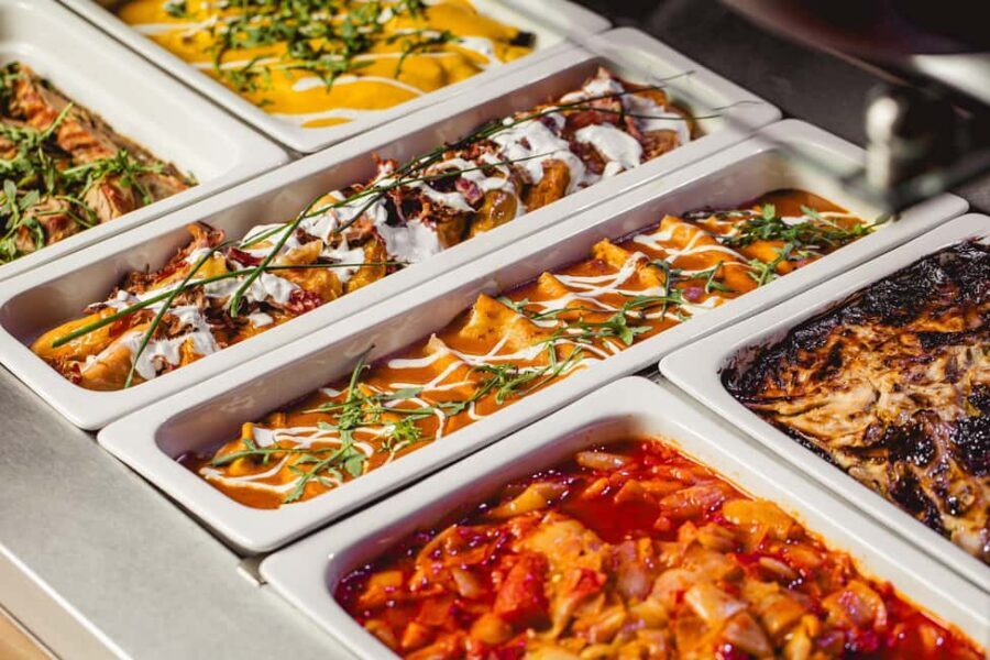 Budapest: Hungarian Dinner & Show with Unlimited Drinks - Who should book this dinner and show