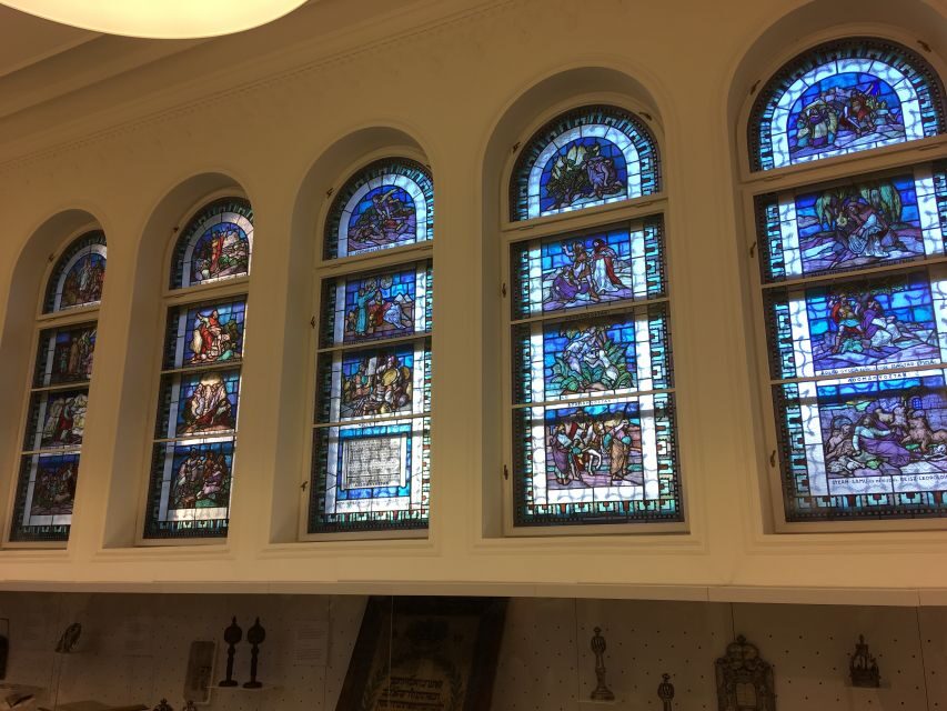 Budapest: Jewish Heritage Guided Tour with Synagogue Ticket - The guide can make or break the experience