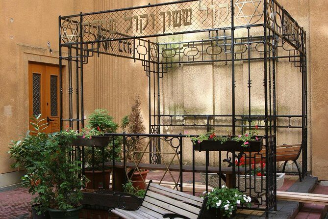 Budapest Jewish Heritage Memorial Walking Tour & Synagogue Entry - Essential vs Grand: choosing the right amount of time in Budapest
