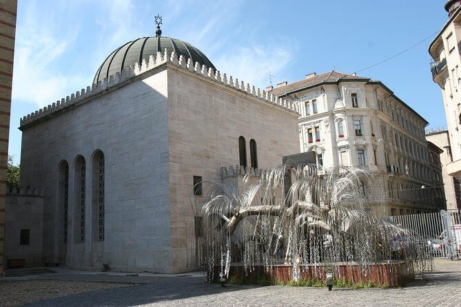 Budapest Jewish Heritage Memorial Walking Tour & Synagogue Entry - The kosher stop: sweets now, dinner planning later