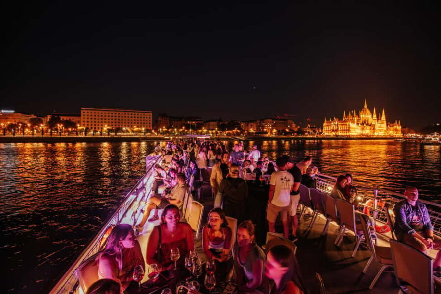 Budapest: Lotus Cruise with Unlimited Aperol and Prosecco - Open deck vs AC deck: where to stand for the best photos