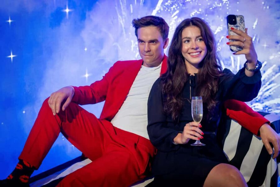 Budapest: Madame Tussauds Ticket + POP&ROLL Access - Lifelike celebrities and the photo-first design