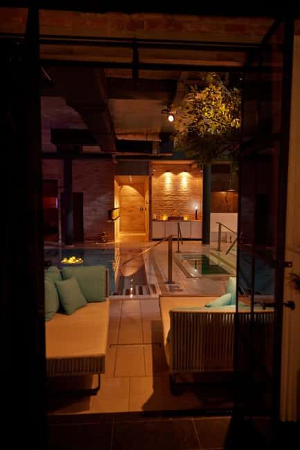 Budapest: Massage 60 min + Bath entry Mandala Day Spa - Four Pools and a Jacuzzi: Temperature Changes That Actually Help