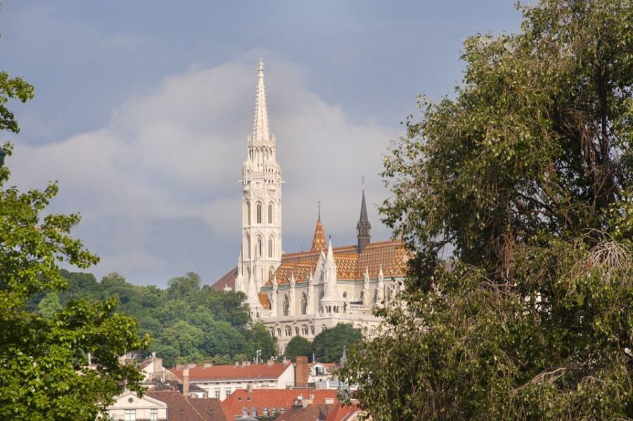 Budapest: Multilingual Highlights Tour - Optional Royal Palace Area Walk for Extra Castle Time