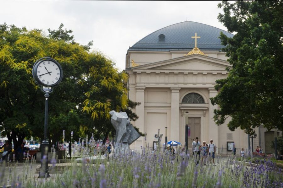 Budapest: Multilingual Highlights Tour - Starting at Saint Stephen’s Basilica and the Holy Right Hand