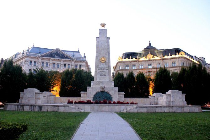 Budapest Night Walking Tour with Danube River Cruise - Budapest After Dark: What This Small-Group Walk Really Gives You