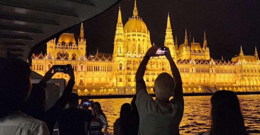 Budapest: Nighttime or Daytime Sightseeing Cruise - Comfort and deck strategy: choose your view like a pro
