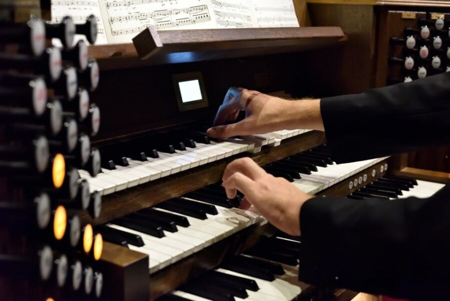 Budapest: Organ Concert in St. Stephen's Basilica - Program Breakdown: Mozart, Stradella, Albinoni, Liszt/Saint-Saëns, Verdi, and Bach