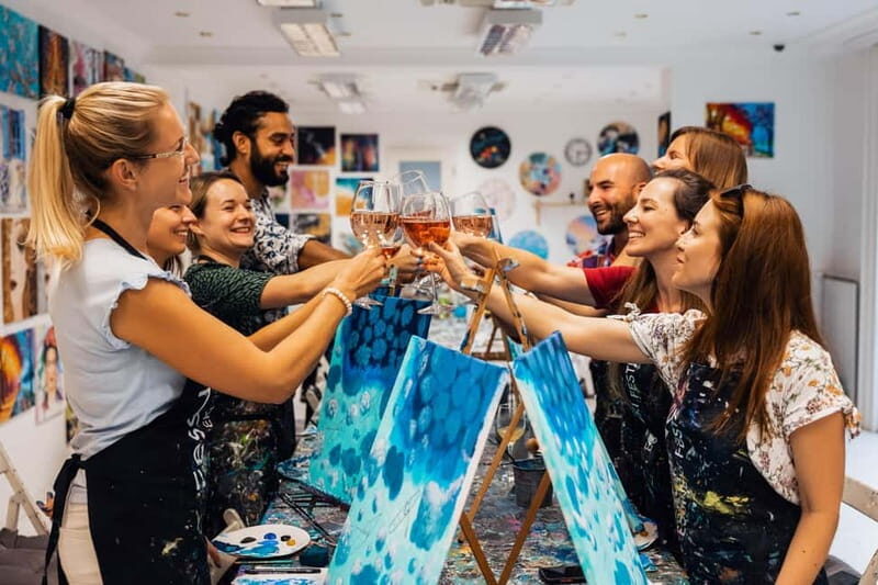 Budapest: Paint and sip experience - English guidance vs Hungarian course language