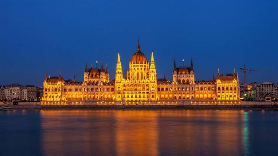 Budapest: Parliament Panorama Cruise with Törley Prosecco - Parliament Twice: How the Route Gives You More Than a Photo Stop