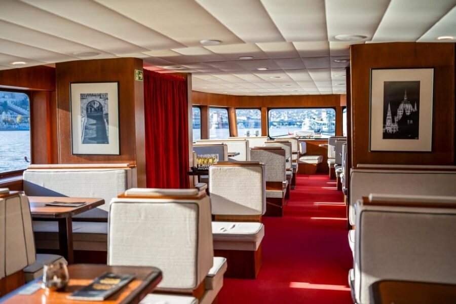 Budapest: Premium Sightseeing Cruise with Tokaj Frizzante - Your 1-hour route on the Danube: landmark-by-landmark