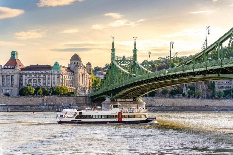 Budapest: Premium Sightseeing Cruise with Tokaj Frizzante - Price and value: why this feels fair for a premium-style cruise